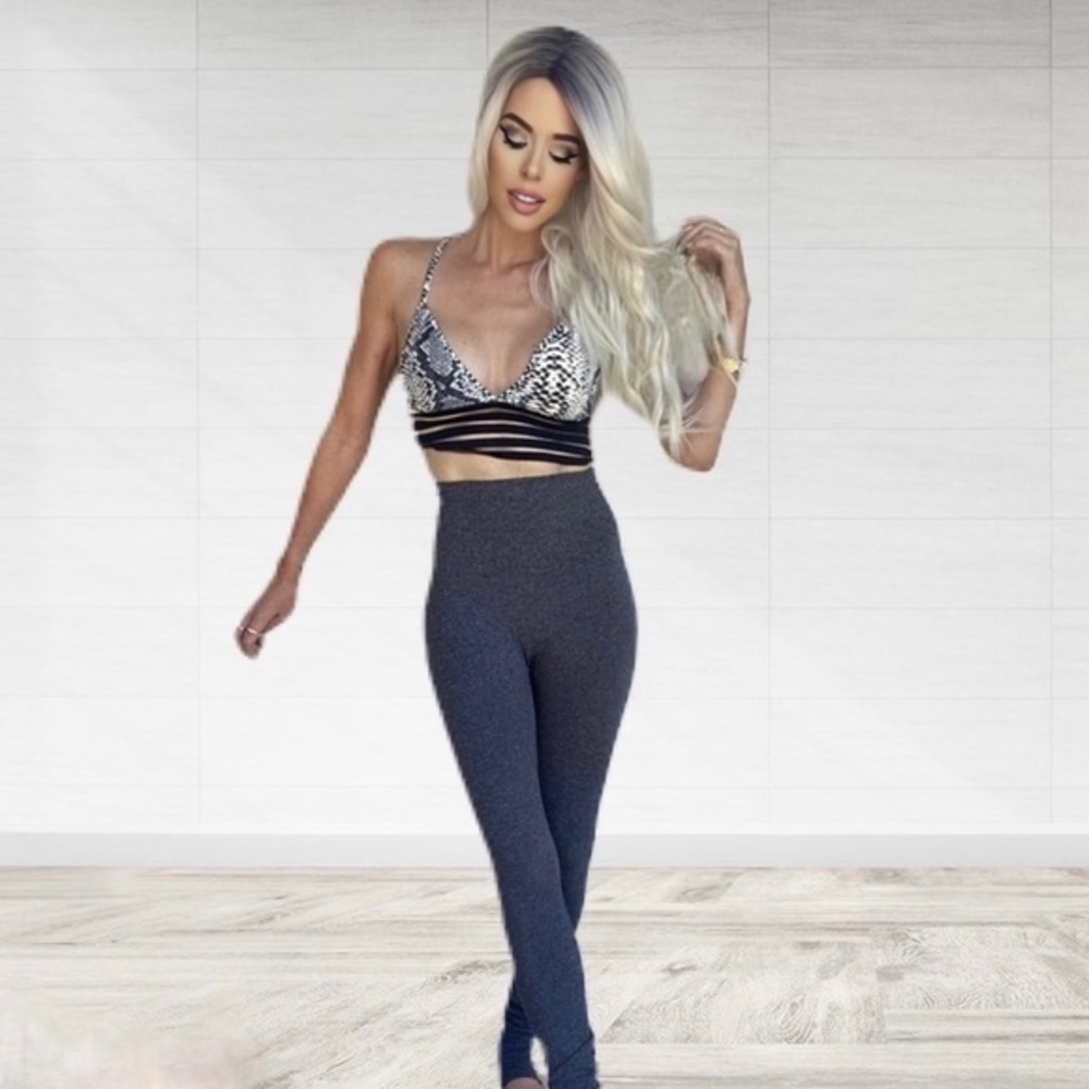 Snakeskin Yoga Workout Mesh Banded Sports Bra in Grey/Black NWT - Picture 3 of 6